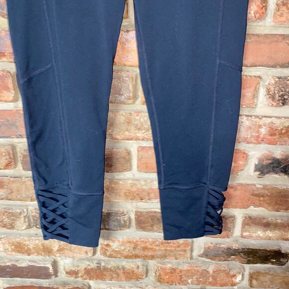 Athleta Mind Over Mat Black Lace-Up Strappy Capri Leggings Women's Size Small - Picture 4 of 7